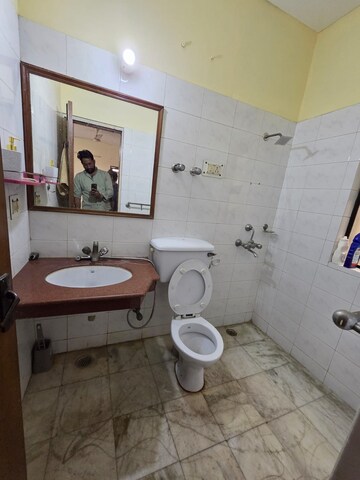 Team Area in 3 BHK Apartment at Sector 23a – for Sale