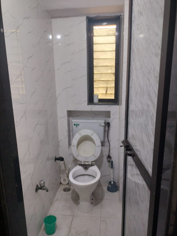 Bathroom, evershine-chs-malad 1 Bedroom 450 Sq.Ft. Apartment In Malad West Mumbai 8687814