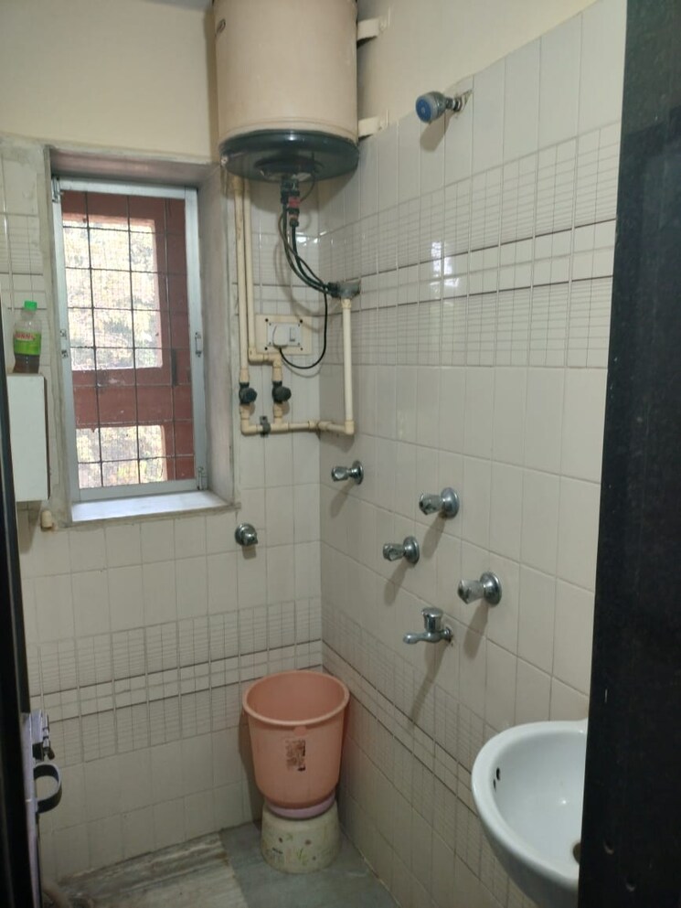 Bathroom, evershine-chs-malad 1 Bedroom 450 Sq.Ft. Apartment In Malad West Mumbai 8687814