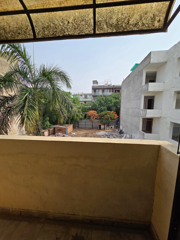 Balcony, palam vihar 3 Bedroom 360 Sq.Yd. Apartment In Palam Vihar Gurgaon 8687808
