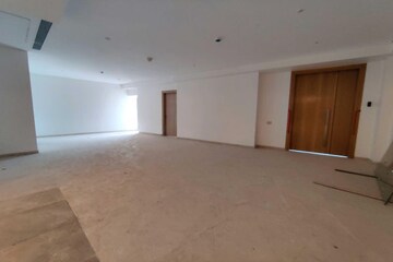 Room in 4 BHK Apartment at Rustomjee Crown, Prabhadevi – for Rent
