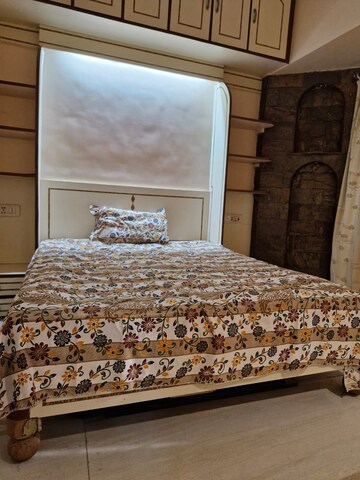 Bedroom in 3 BHK Apartment at Montana CHS, Andheri West – for Rent