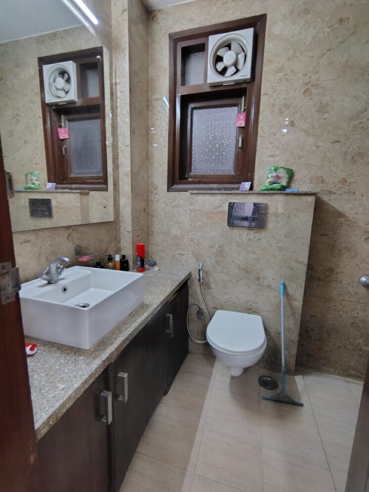 Bathroom, malviya nagar 2 Bedroom 100 Sq.Yd. Builder Floor In Malviya Nagar Delhi 8687825