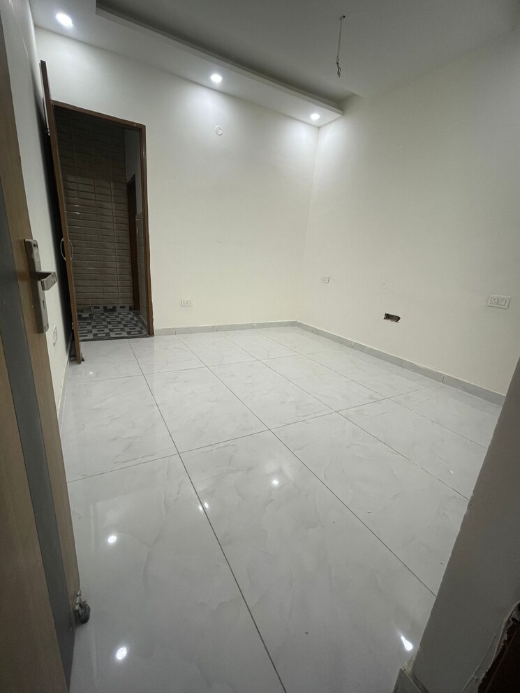 Room, patiala road 4 Bedroom 1800 Sq.Ft. Villa In Patiala Road Zirakpur 8687837