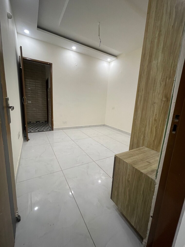 Room, patiala road 4 Bedroom 1800 Sq.Ft. Villa In Patiala Road Zirakpur 8687837