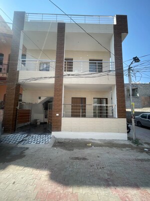 Parking in 4 BHK Villa at Patiala Road – for Sale