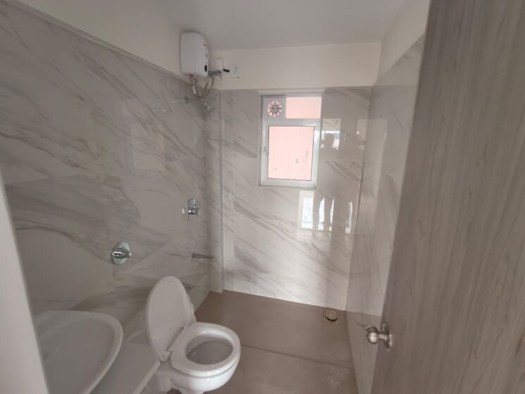 Bathroom, andheri west 2 Bedroom 900 Sq.Ft. Apartment In Andheri West Mumbai 8687844