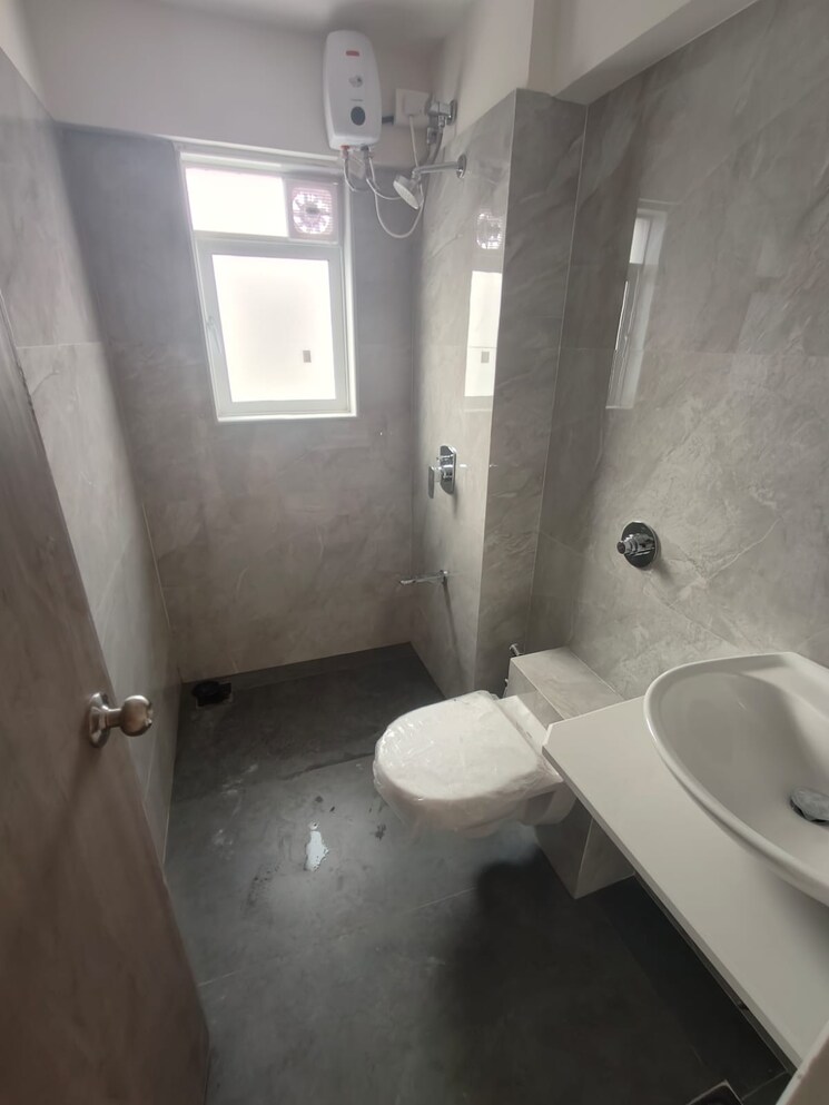 Bathroom, andheri west 2 Bedroom 900 Sq.Ft. Apartment In Andheri West Mumbai 8687844