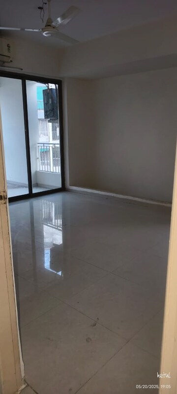 Room in 2 BHK Apartment at Prahlad Nagar – for Rent