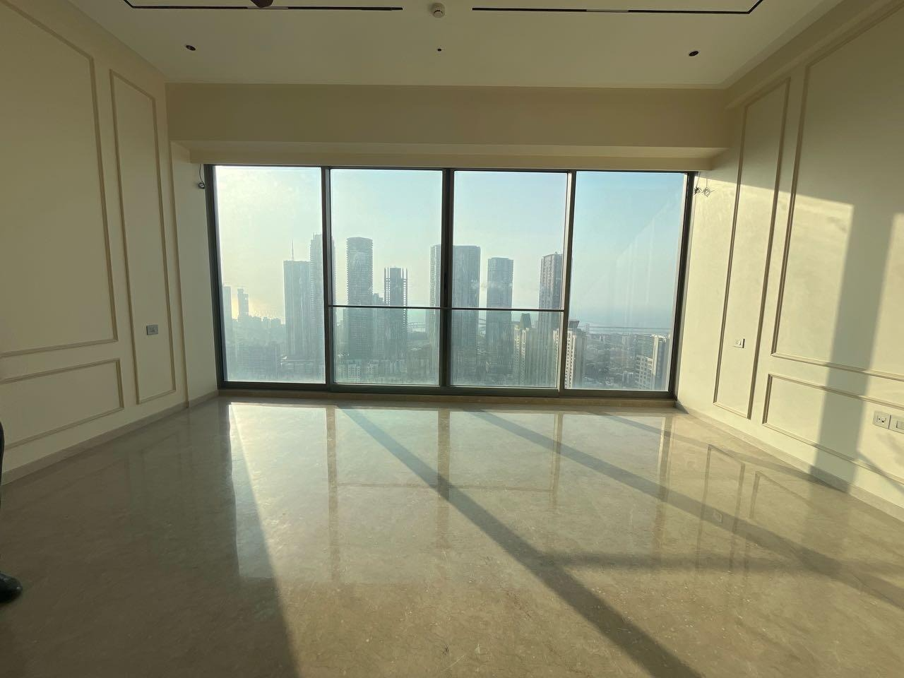 4 BHK + Servant Room 2000 Sq.Ft. Apartment in Rustomjee Crown Phase 2