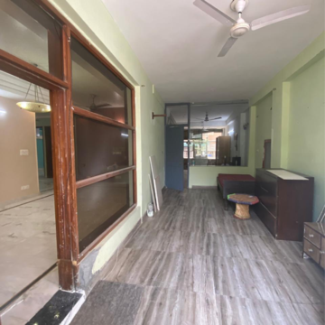 Parking in 3 BHK Builder Floor at Malviya Nagar – for Rent