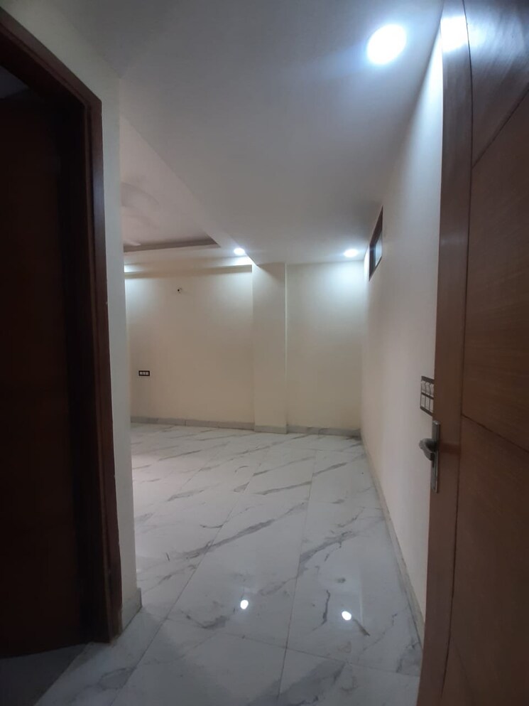 Room, chattarpur 3 Bedroom 145 Sq.Yd. Builder Floor In Chattarpur Delhi 8687946
