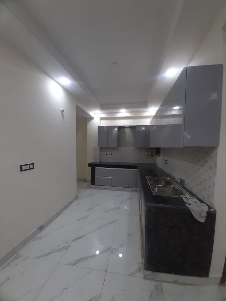 Kitchen, chattarpur 3 Bedroom 145 Sq.Yd. Builder Floor In Chattarpur Delhi 8687946