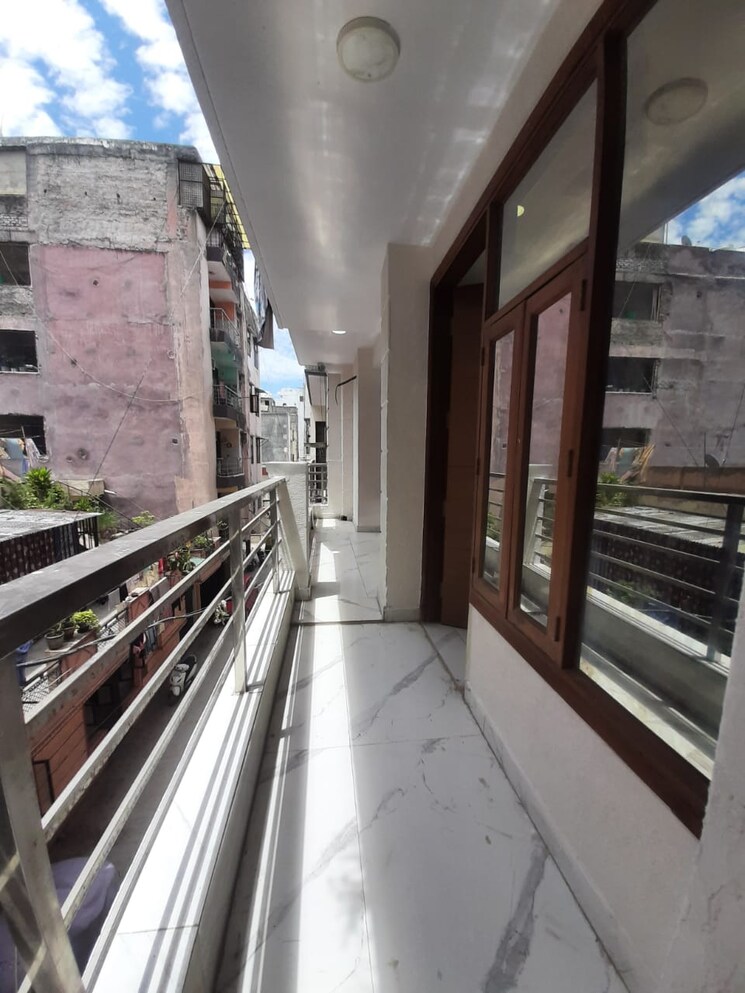 Balcony, chattarpur 3 Bedroom 145 Sq.Yd. Builder Floor In Chattarpur Delhi 8687946