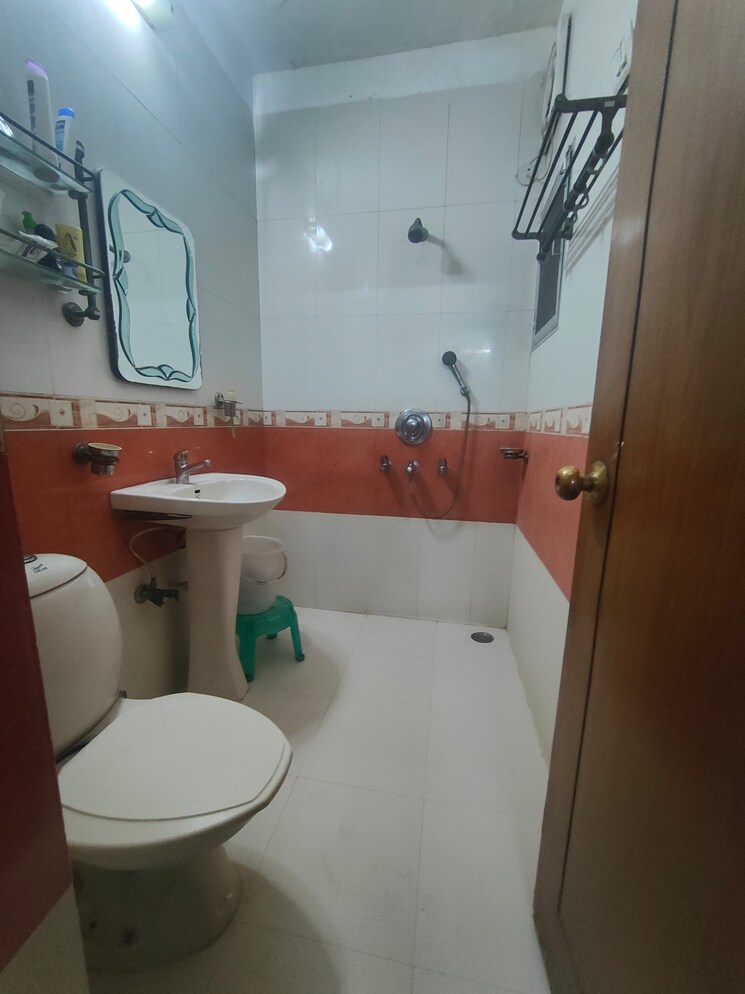 Bathroom, saket 4 Bedroom 3000 Sq.Ft. Builder Floor In Saket Delhi 8687944