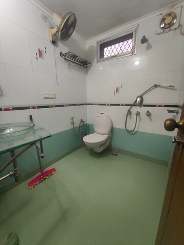 Master Bedroom in 4 BHK Builder Floor at Saket – for Rent