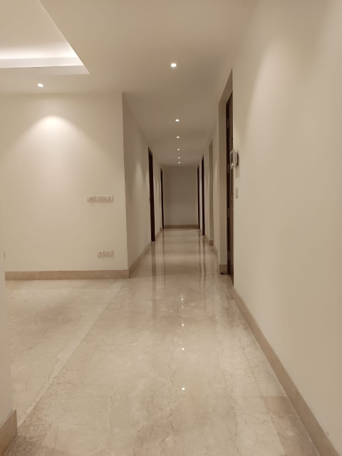 4 BHK + Servant Room Builder Floor For Sale in DLF Queens Court