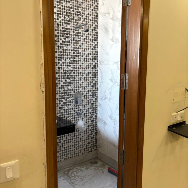 Bathroom, kalkaji 3 Bedroom 1850 Sq.Ft. Builder Floor In Kalkaji Delhi 8687984