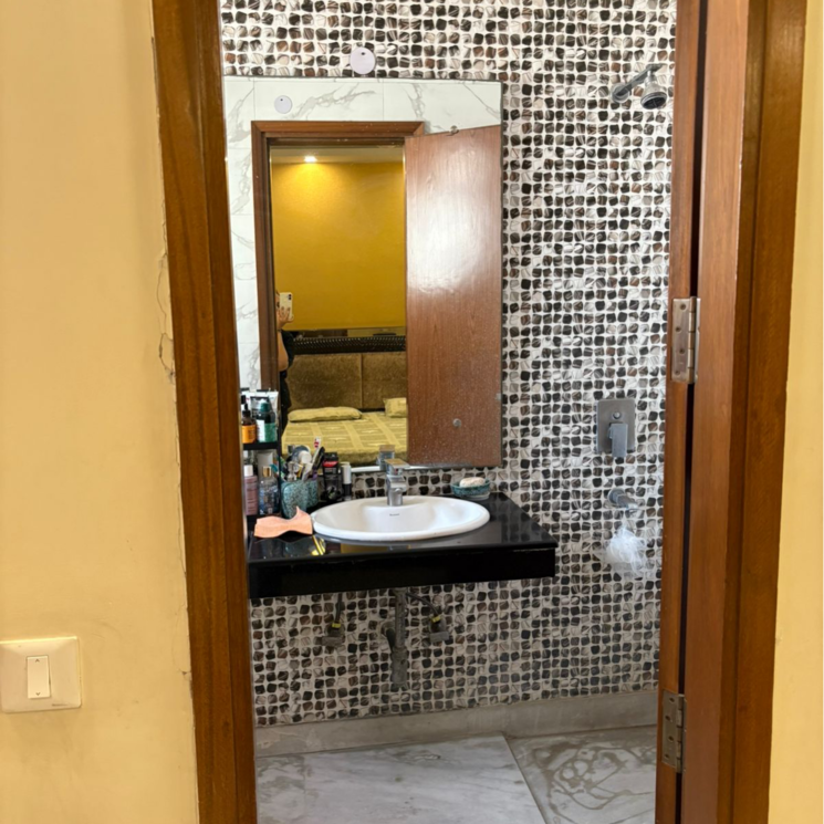 Bathroom, kalkaji 3 Bedroom 1850 Sq.Ft. Builder Floor In Kalkaji Delhi 8687984