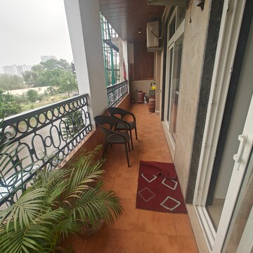 Balcony in 3 BHK Builder Floor at DLF Alameda, Sector 73 – for Sale