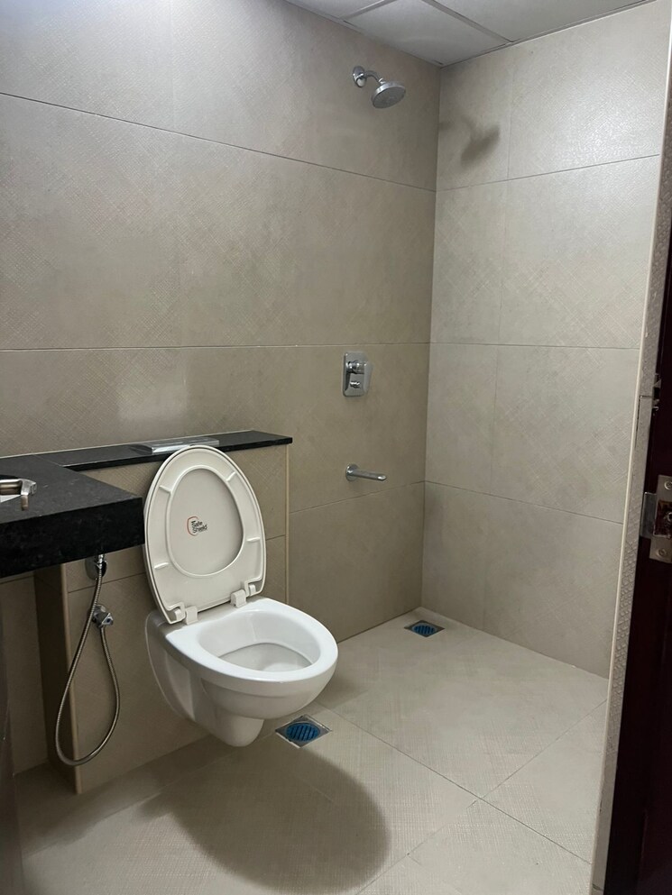 Bathroom, dnr-spring-leaf 3 Bedroom 1815 Sq.Ft. Apartment In Koramangala Bangalore 8687994
