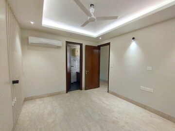 Room in 3 BHK Builder Floor at Sarvapriya Vihar – for Rent