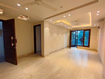 Room in 3 BHK Builder Floor at Sarvapriya Vihar – for Rent