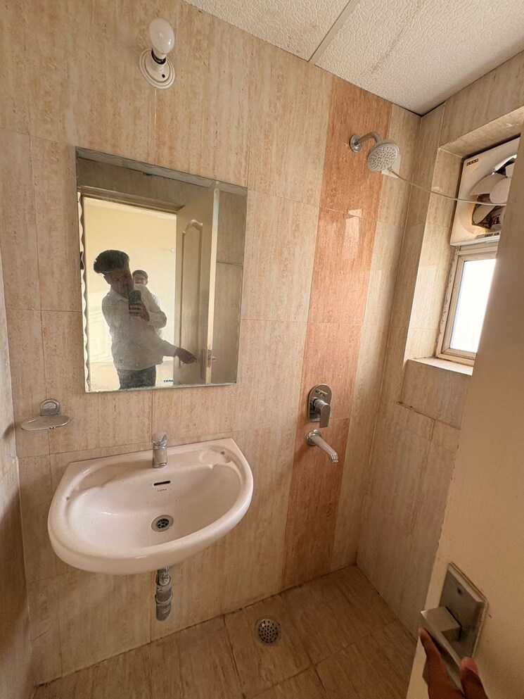Bathroom, paarth-aadyant 3.5 Bedroom 1700 Sq.Ft. Apartment In Gomti Nagar Lucknow 8688012