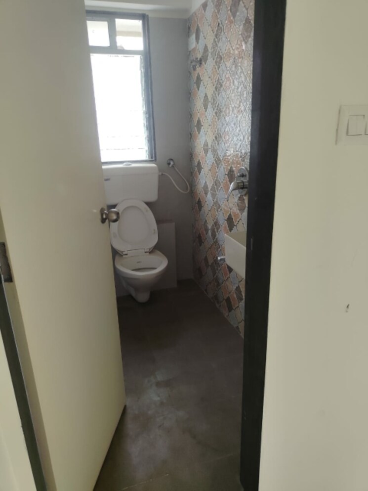 Bathroom, sanghvi-aaditya-heights 2 Bedroom 968 Sq.Ft. Apartment In Tardeo Mumbai 8688017