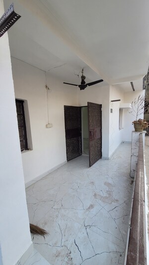 Room in 3 BHK Apartment at Dilshad Colony – for Sale