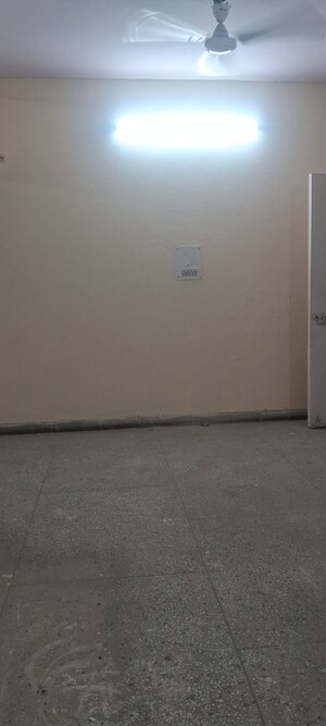 Room in 2.5 BHK Apartment at Sarita Vihar – for Sale