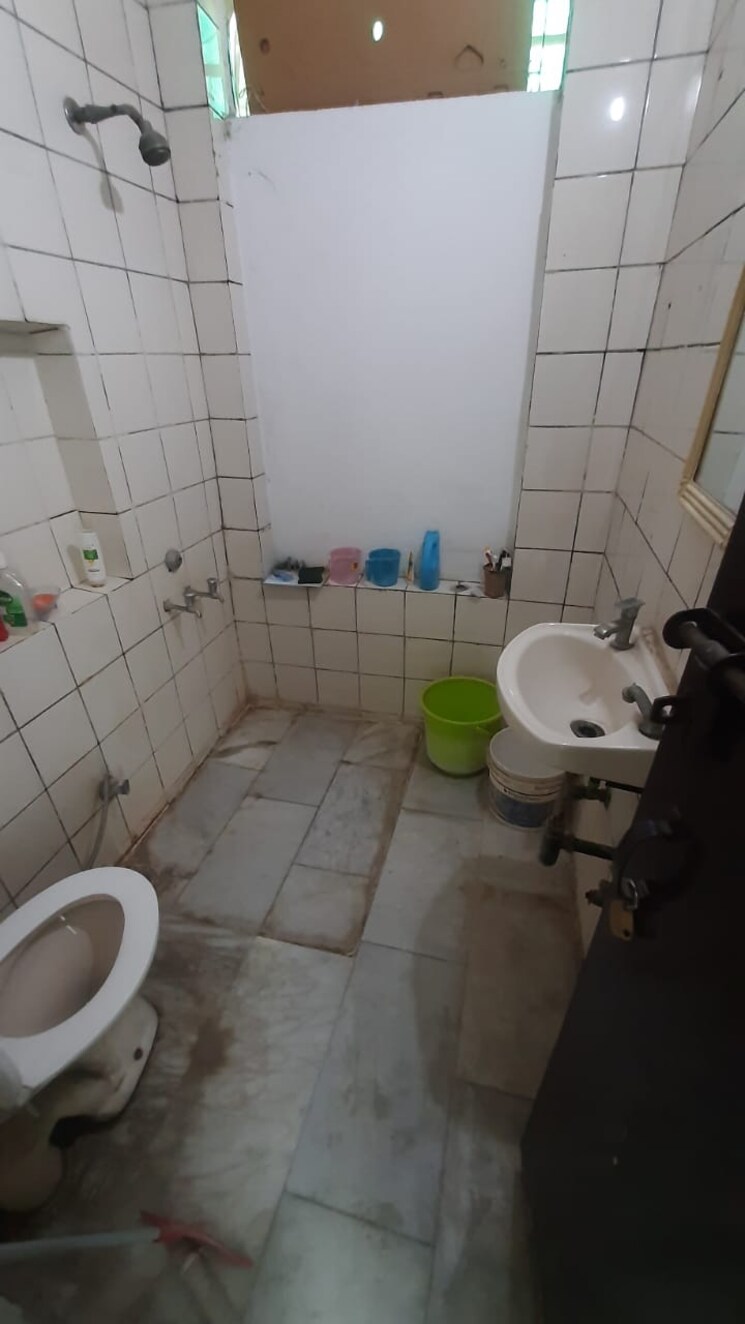 Bathroom, palam-vihar-residents-association 2 Bedroom 900 Sq.Ft. Builder Floor In Palam Vihar Gurgaon 8688081