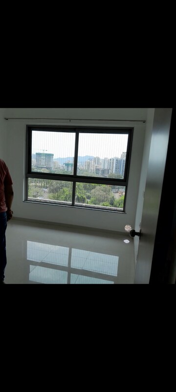 Room in 2 BHK Apartment at Kalpataru Immensa, Kolshet Road – for Rent