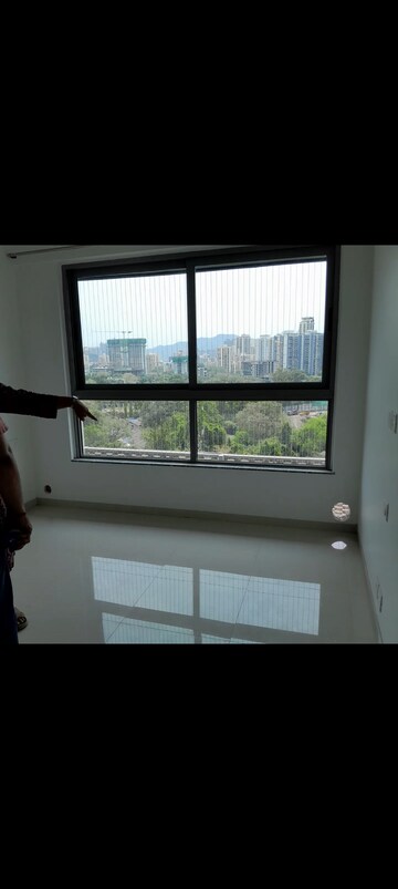 Room in 2 BHK Apartment at Kalpataru Immensa, Kolshet Road – for Rent