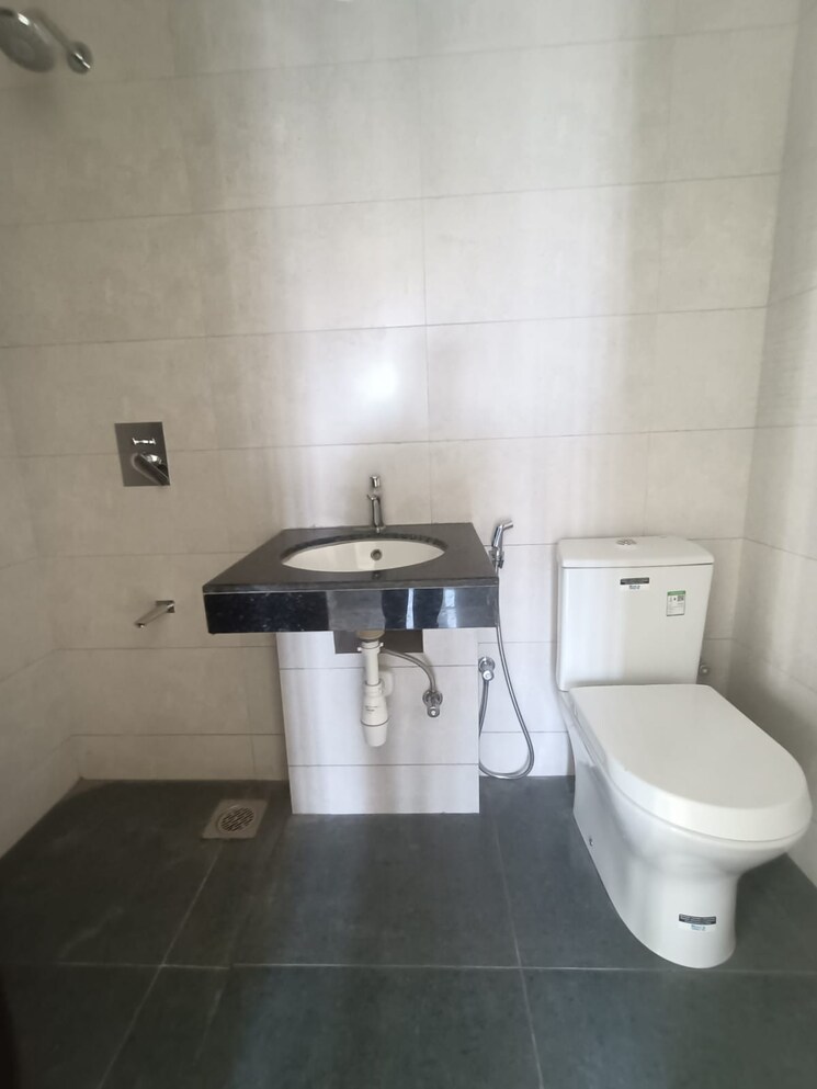 Bathroom, kalpataru-paramount 2 Bedroom 527 Sq.Ft. Apartment In Kapur Bawdi Thane 8688102