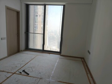 Room in 4 BHK Apartment at Rustomjee Crown, Prabhadevi – for Rent