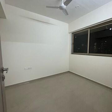 Room in 1 BHK Apartment at Goregaon East – for Rent