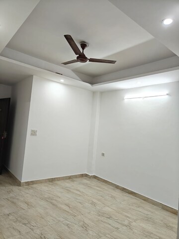 Room in 1 BHK Builder Floor at Saket – for Rent