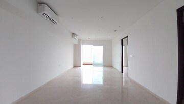 Room in 4 BHK Apartment at Lokhandwala Minerva Mahalaxmi, Mahalaxmi – for Rent