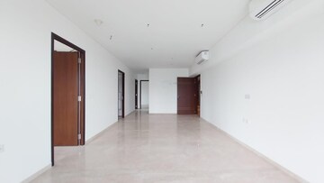 Room in 4 BHK Apartment at Lokhandwala Minerva Mahalaxmi, Mahalaxmi – for Rent