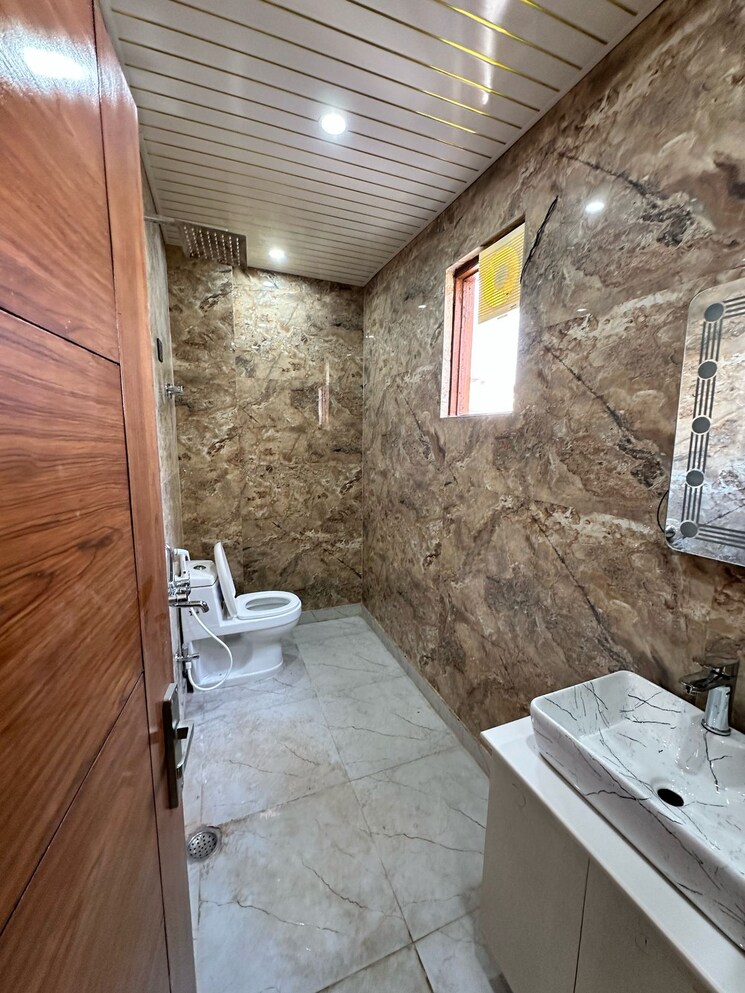 Bathroom, vaishali sector 5 2 Bedroom 1000 Sq.Ft. Builder Floor In Vaishali Sector 5 Ghaziabad 8688204
