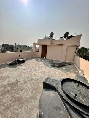 Terrace in 2 BHK Builder Floor at Vaishali Sector 5 – for Sale