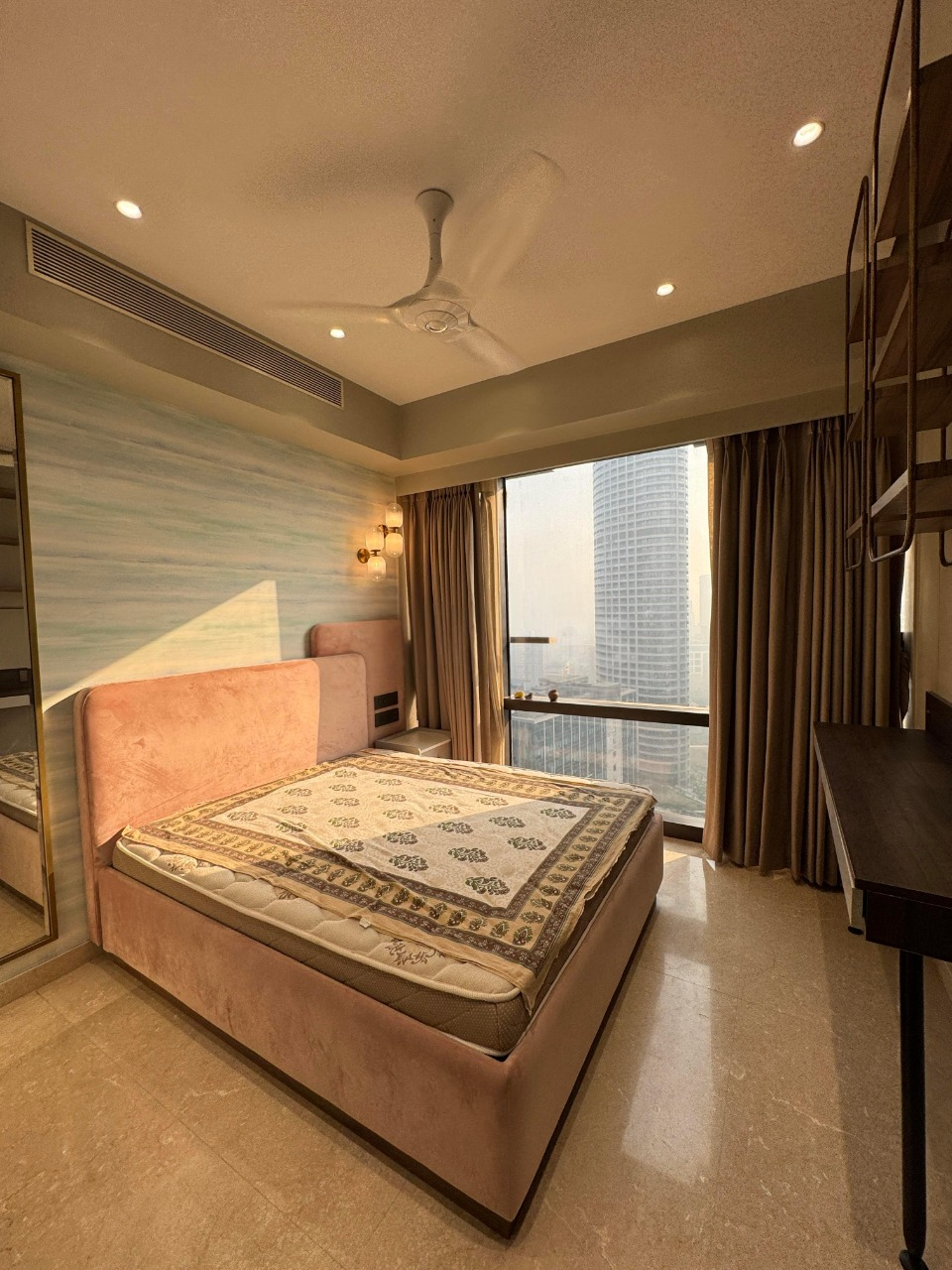 4 BHK + Servant Room Apartment For Rent in Lodha The Park