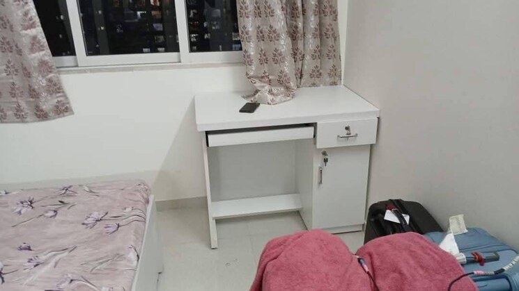 Room, malad east Pg For Boys & Girls In Malad East 8688205