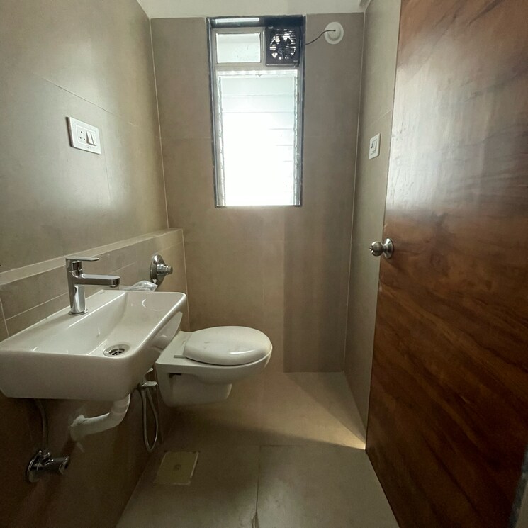 Bathroom, je-and-vee-om-trimurti 1 Bedroom 395 Sq.Ft. Apartment In Dindoshi Mumbai 8688215