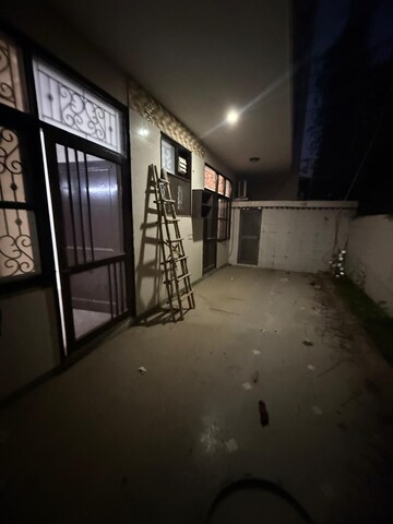 Room in 2 BHK Builder Floor at Ansal Plaza Sector-23, Sector 23 – for Rent