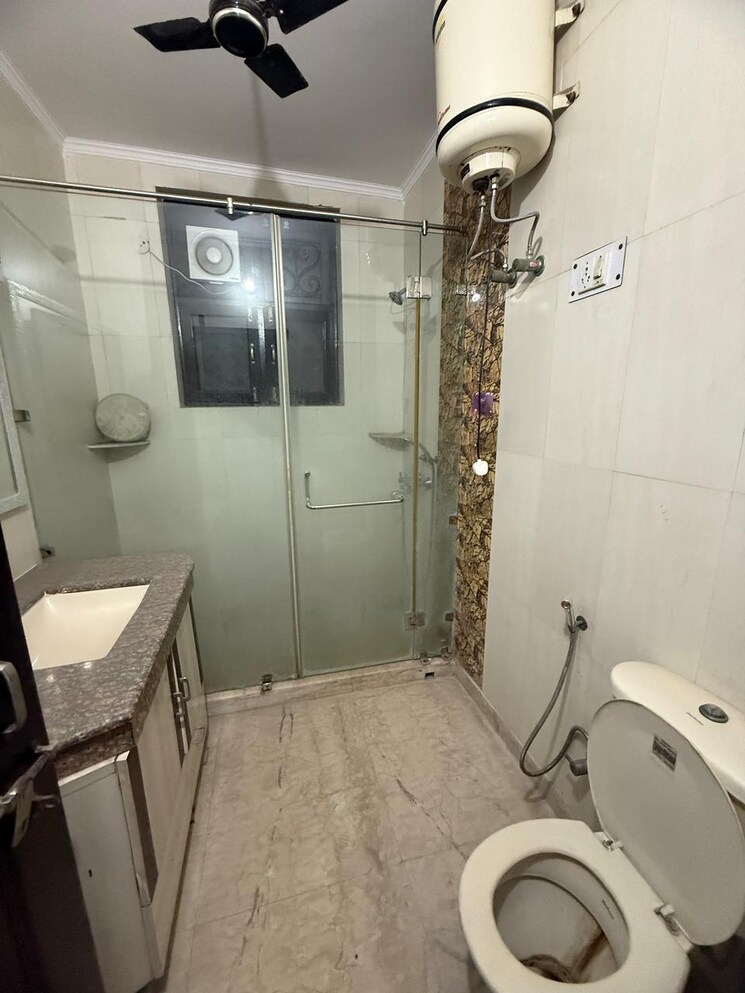 Bathroom, ansal-plaza-sector-23 2 Bedroom 2500 Sq.Ft. Builder Floor In Sector 23 Gurgaon 8688319