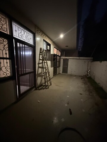 Room in 2 BHK Builder Floor at Ansal Plaza Sector-23, Sector 23 – for Rent
