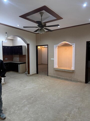 Room in 2 BHK Builder Floor at Ansal Plaza Sector-23, Sector 23 – for Rent
