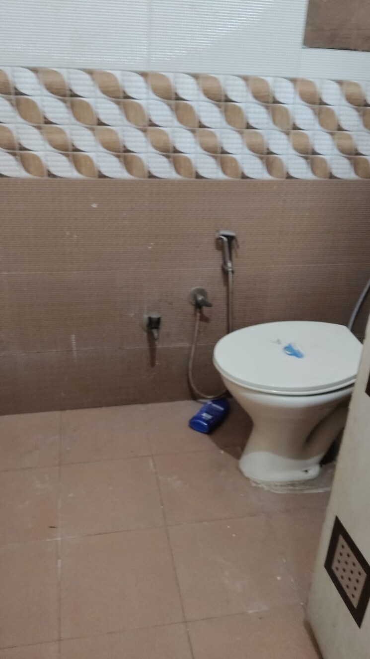 Bathroom, palam-vihar-residents-association 2 Bedroom 2500 Sq.Ft. Builder Floor In Palam Vihar Gurgaon 8688337
